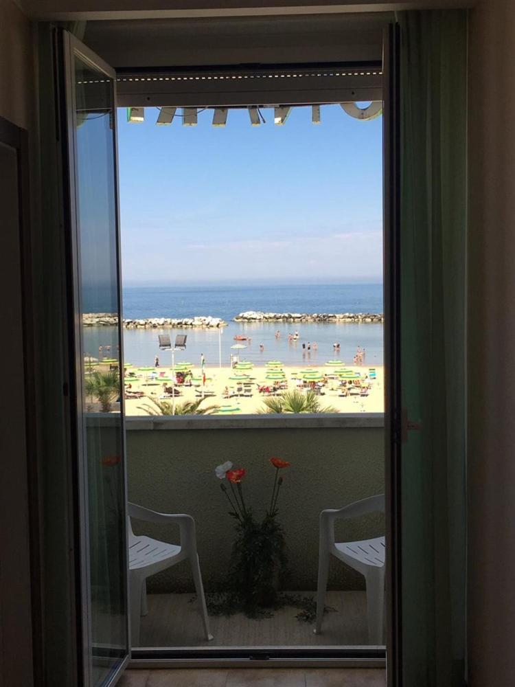Hotel Bonaria Ρίμινι Εξωτερικό φωτογραφία